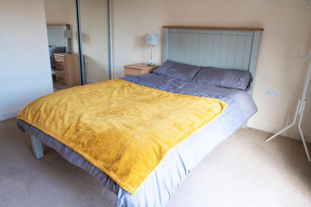 Spacious Two Bedrooms Apartment For Business And Holiday Portsmouth Exterior photo
