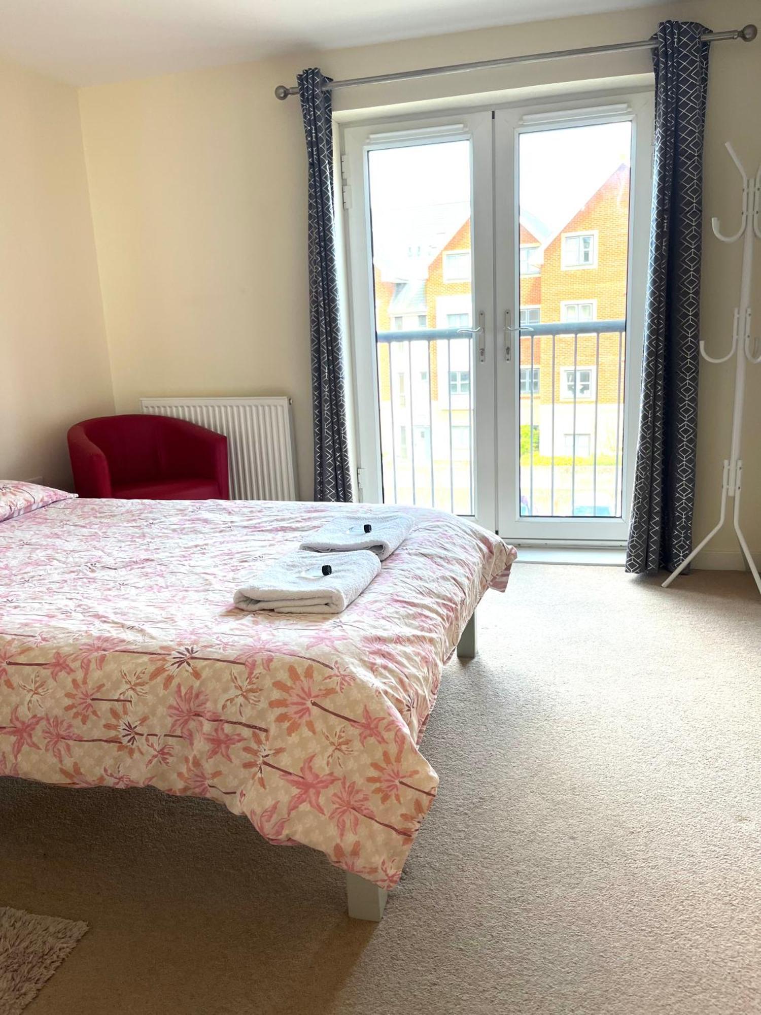 Spacious Two Bedrooms Apartment For Business And Holiday Portsmouth Exterior photo